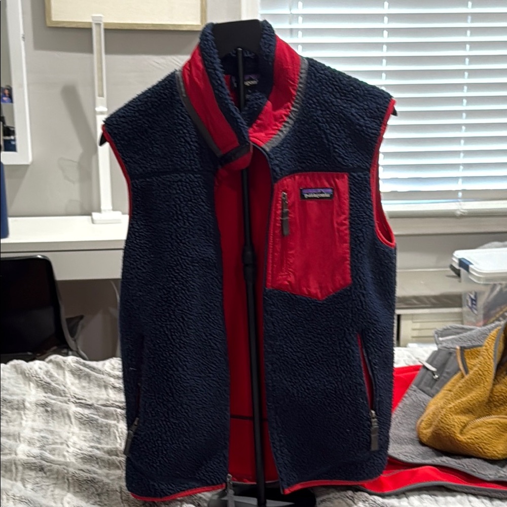 Patagonia Men's Navy and Red Fleece Vest